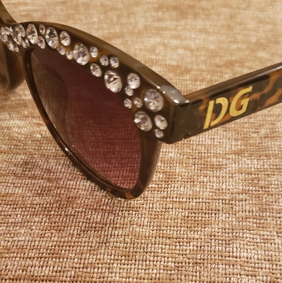 DG rhinestone trim, tortoise shell sunglasses - Picture 4 of 7
